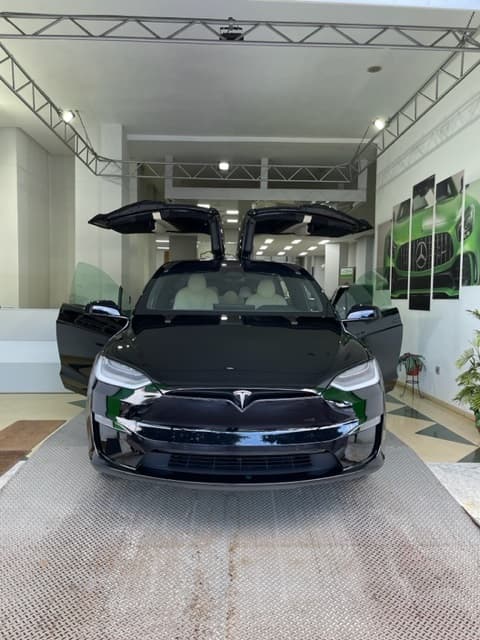 TESLA X PLAID 2023