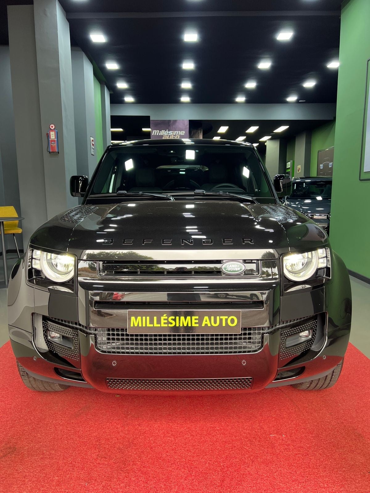 Land Rover Defender 2024